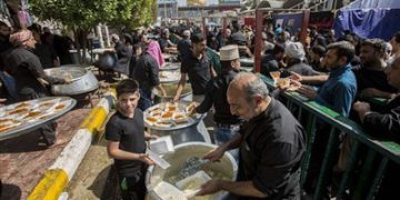 خدمت‌رسانی نیروهای شهرداری تهران در مناطق مرزی ایران و عراق به زائران اربعین + اینفوگرافیک
