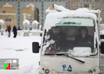 تصاویر دلچسب از برف زمستان در حرم رضوی