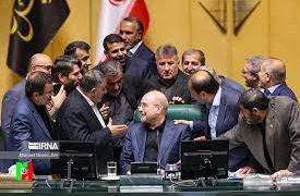 دولت تنها نیست که علیه تیم مجلس قالیباف است