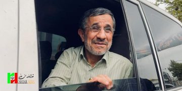 احمدی نژاد مثل ماهی لیز می‌خورد! +فیلم