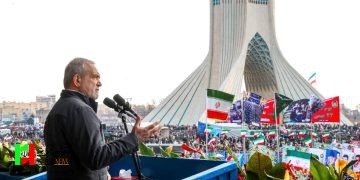 رئیس جمهور: به آمریکا میگویم اگر اهل مذاکرهای چرا این غلطها را کردی/ همزمان با پیام گفتگو، توطئه علیه ایران امضا میکند/ کلام رهبری برای ما فصلالخطاب است/ دشمنان از وحدت و انسجام ما میترسند