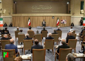 رهبرانقلاب در دیدار هیئت دولت: معیشت مردم مهمترین مسئله است؛ برای انضباط بازار چاره‌اندیشی شود/ مسئولان راوی قدرت کشور باشند نه راوی ضعف‌ها/ روحیه کار و تلاش را بر حالت نه جنگ و نه صلح غلبه بدهیم