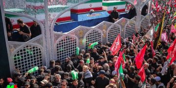 بدرقه تاریخی و باشکوه «آقای شهید ایران»/ پرچم انتقام در دستان مردم