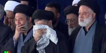 اشکهای فرزندان رهبر شهید انقلاب