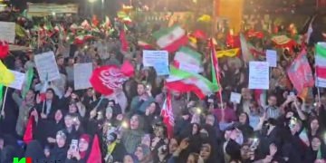 فریاد مردم در میدان انقلاب: با تورم بجنگید!